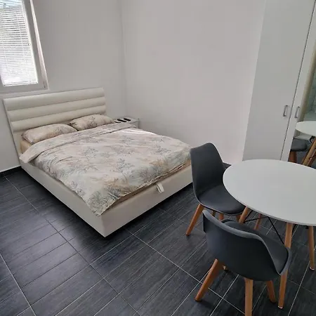 Apartman Tolosi 2 Daire *