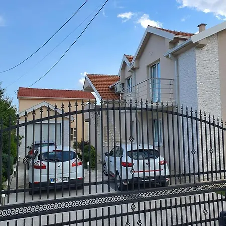 Apartman Tolosi 2 Podgoriçe