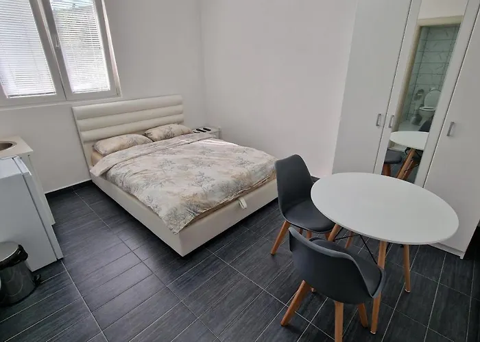 Apartman Tolosi 2 Apartment *